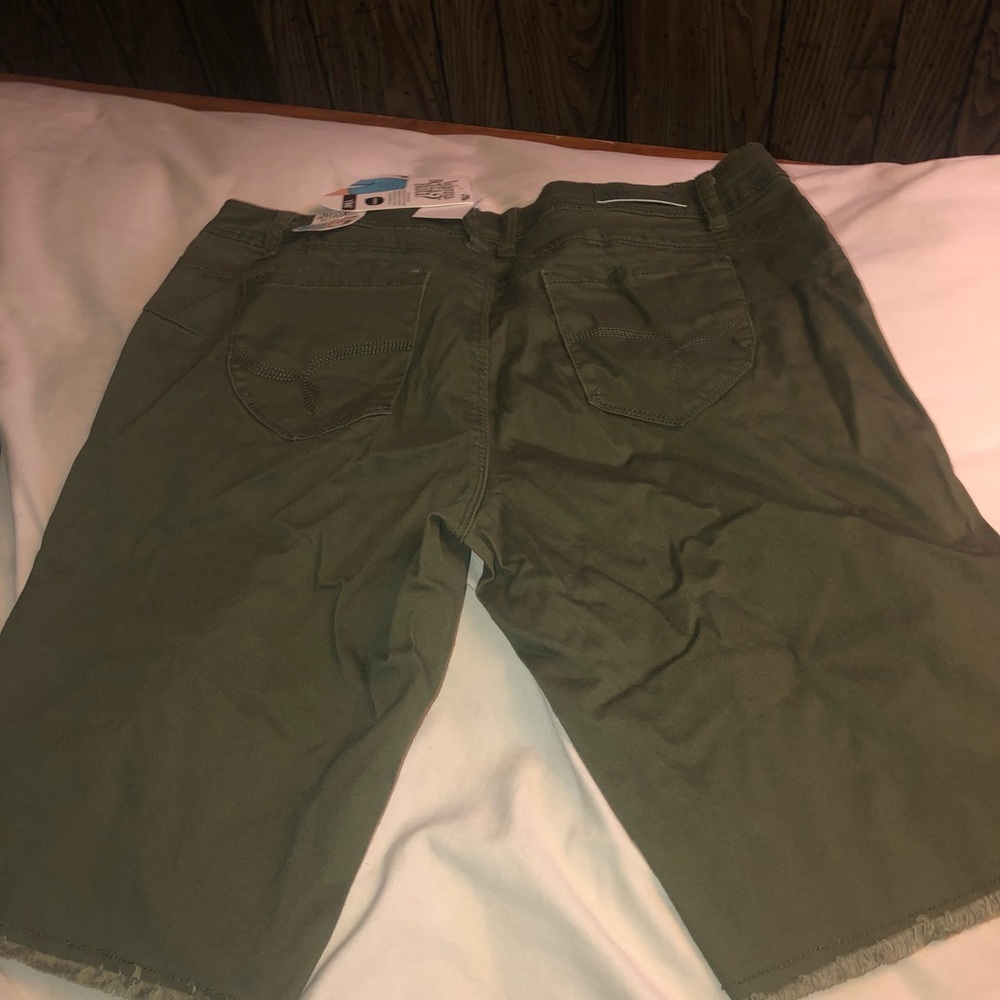 Shorts - Picture 2 of 2